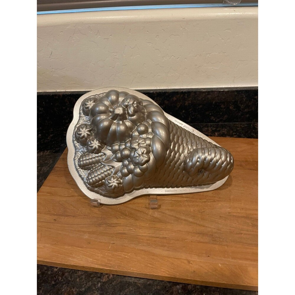 Nordic ware Cornucopia 10 Cups Cake Pan